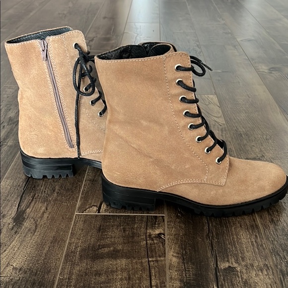 Tan Combat boots - Picture 2 of 4